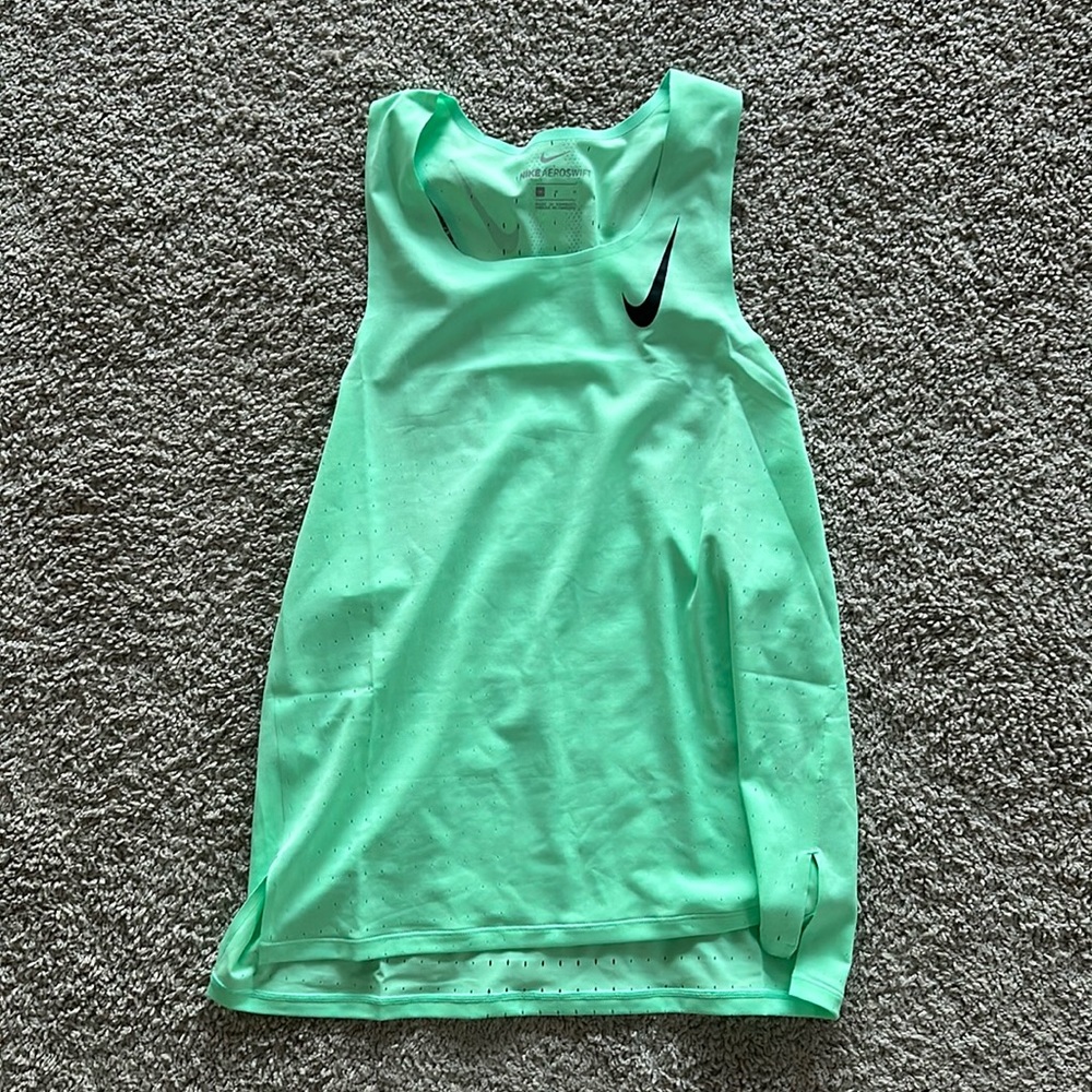 Men’s new Nike aeroswift tank top